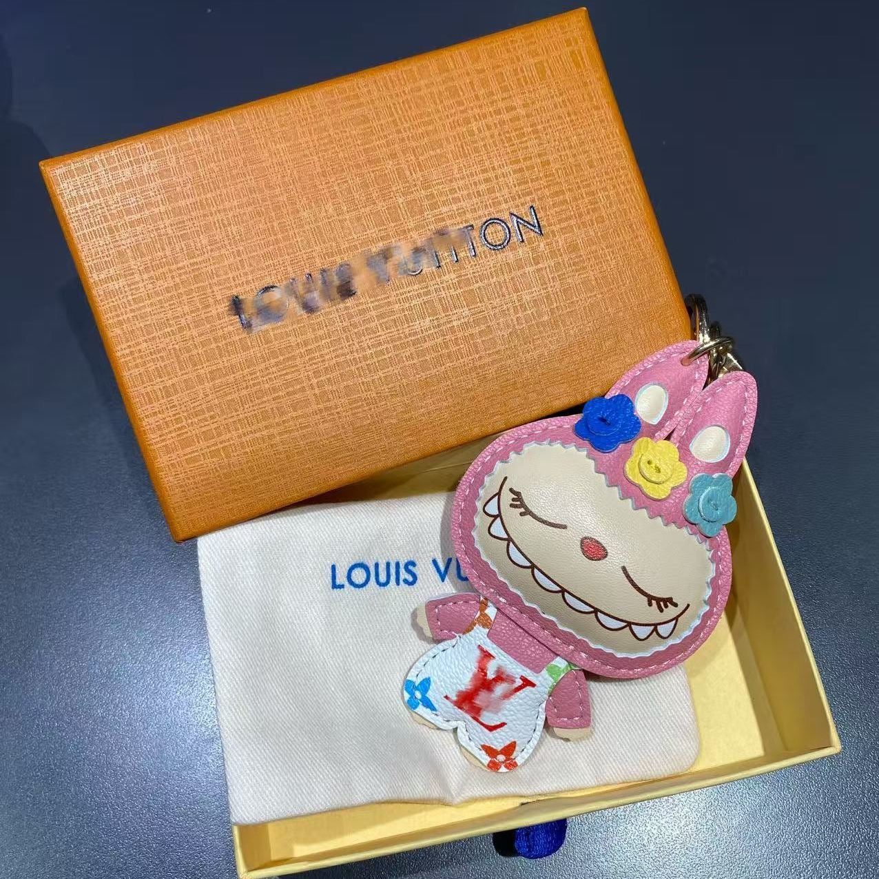 Labubu keychain with lulu logo(without box)